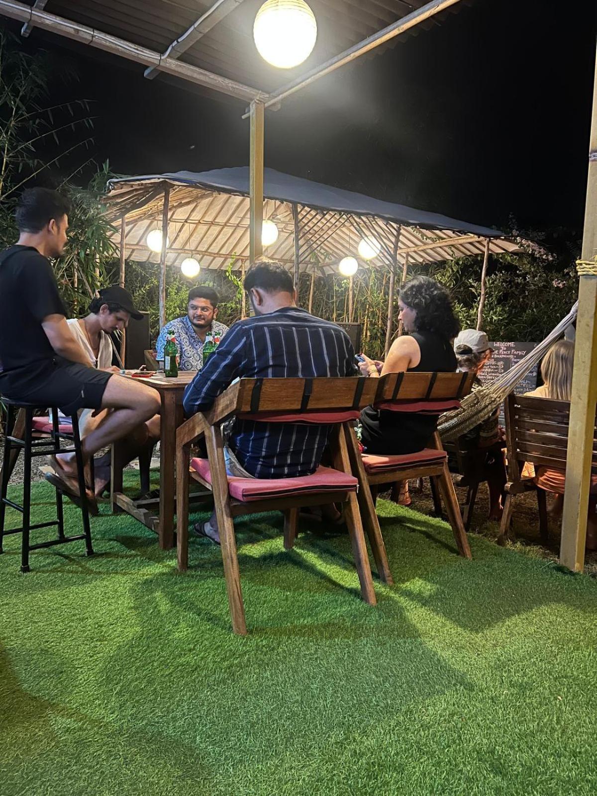 ארמבול The Peace Hostel מראה חיצוני תמונה